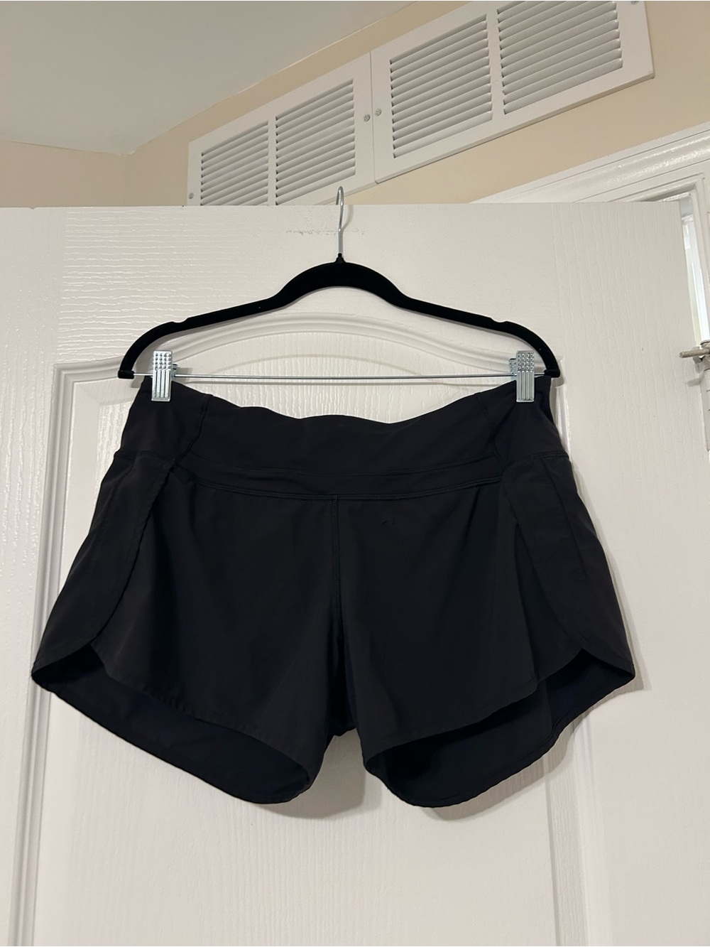 Lululemon speed up 2.5” shorts